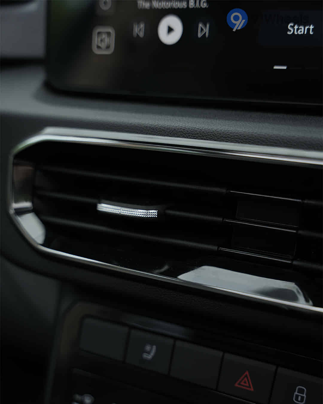 Front Centre Air Vents
