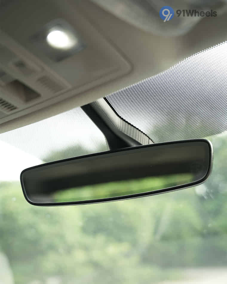 Dashboard & Front Cabin - 13