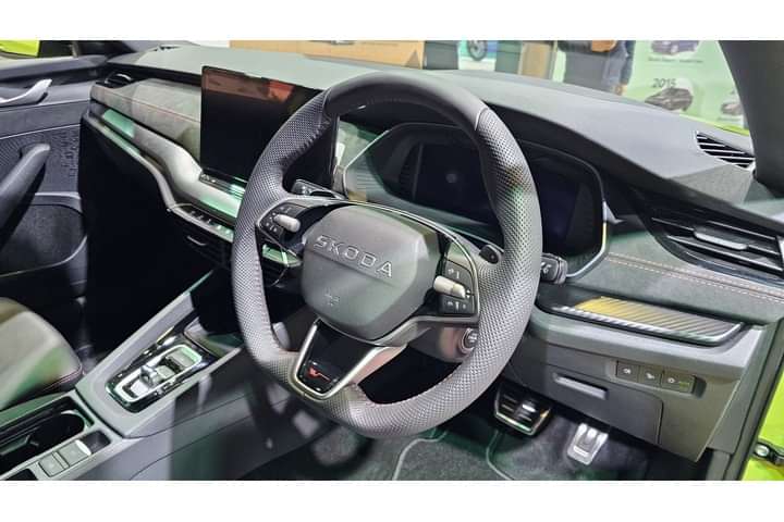 Skoda Octavia VRS Hybrid Steering Wheel