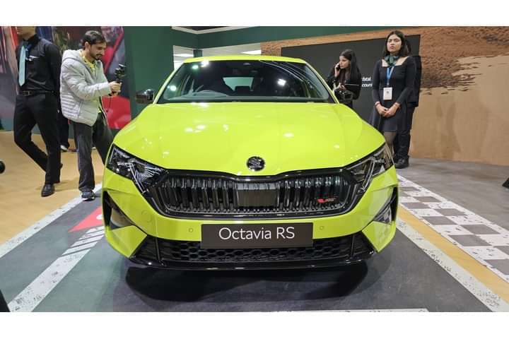 Skoda Octavia VRS Hybrid Front View
