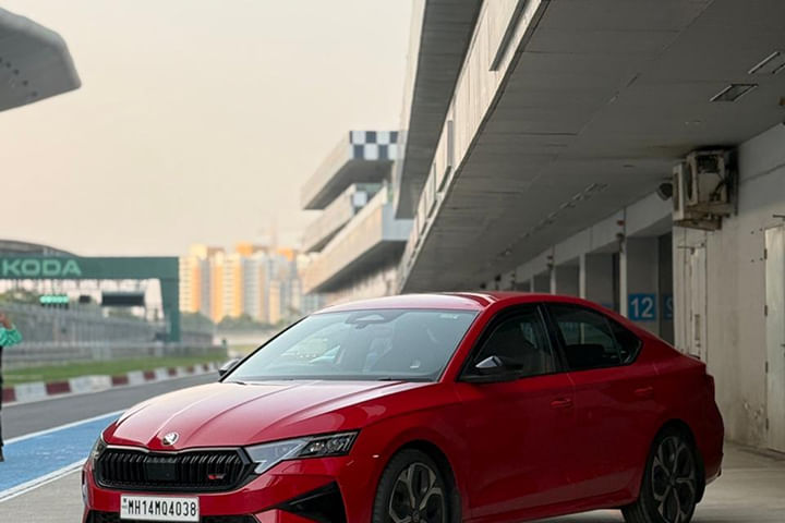 Skoda Octavia RS Left Front Three Quarter Skoda Octavia RS Left Front Three Quarter