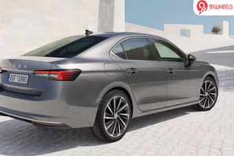 Skoda Superb 2025 Right Rear Three Quarter Skoda Superb 2025 Right Rear Three Quarter