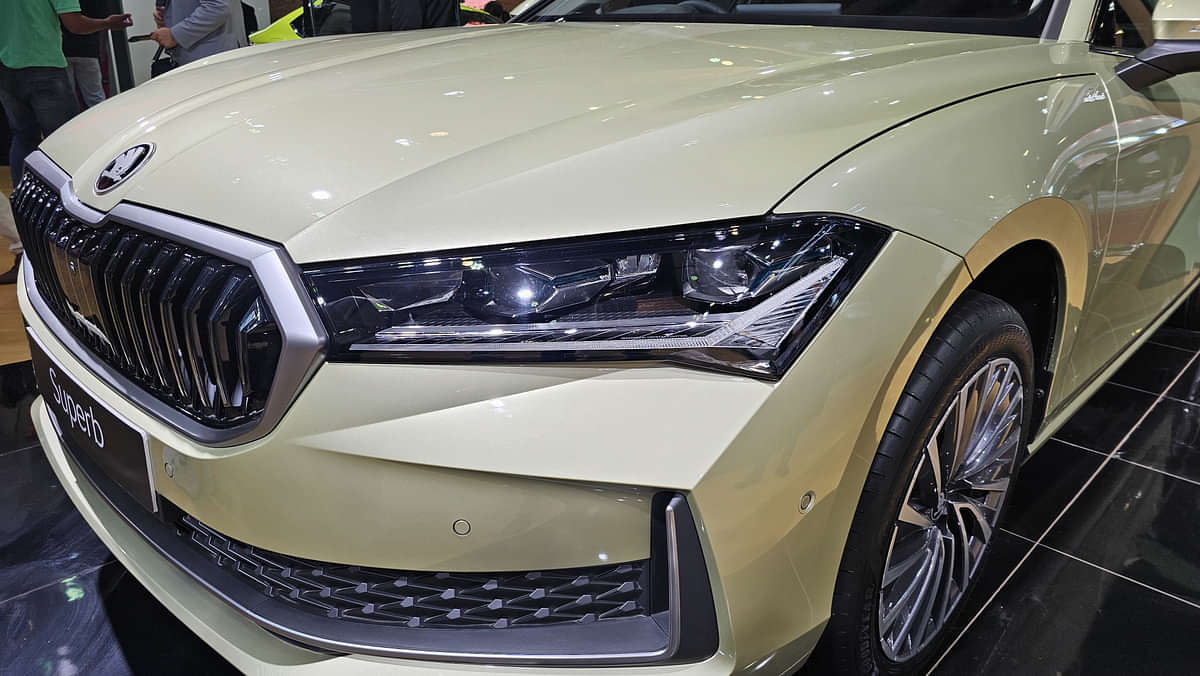 Skoda Superb 2025 Headlight