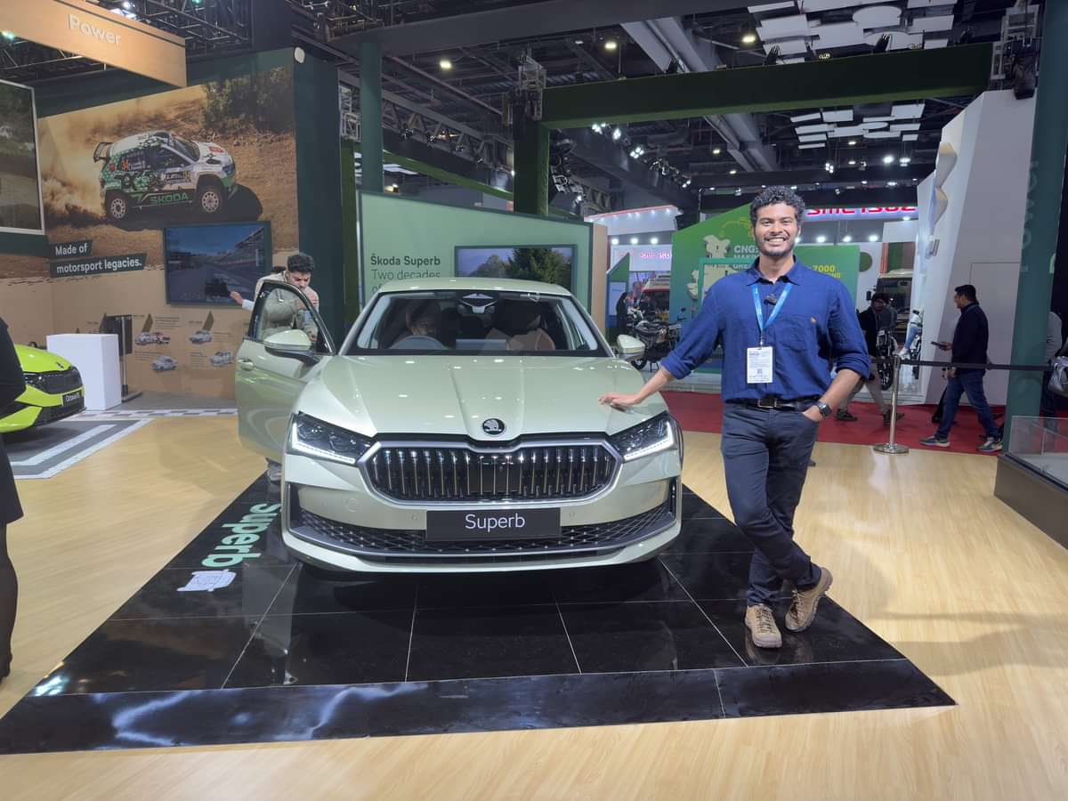 Skoda Superb 2025 Front View