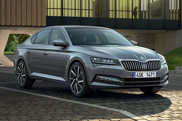 Skoda Superb 2020-2021 Front Profile