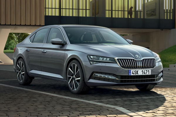 Skoda Superb 2020-2021 Front Profile