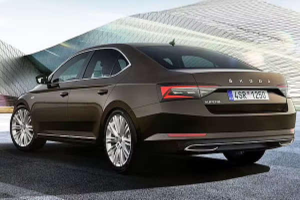 Skoda Superb 2020-2021 Cornering Shot