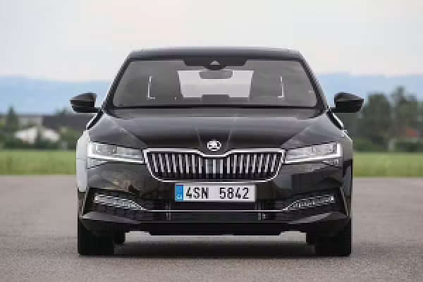 Skoda Superb 2020-2021 Front Profile