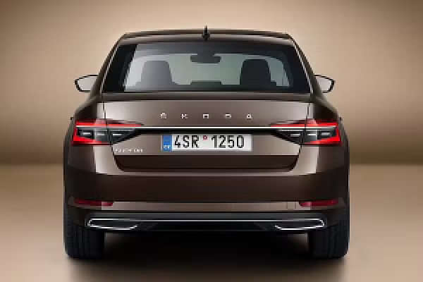 Skoda Superb 2020-2021 Rear Profile