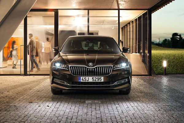 Skoda Superb 2020-2021 Front Profile