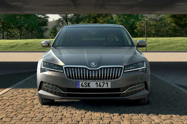 Skoda Superb 2020-2021 Front Profile