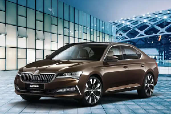 Skoda Superb 2020-2021 Cornering Shot