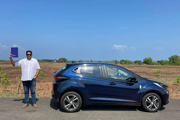 Tata Altroz CNG Right Side View