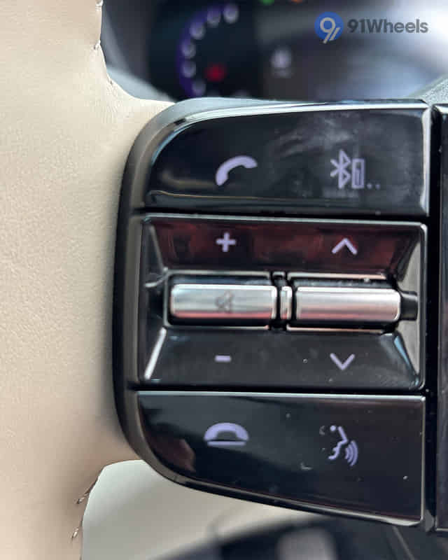 Altroz Left Steering Mounted Controls