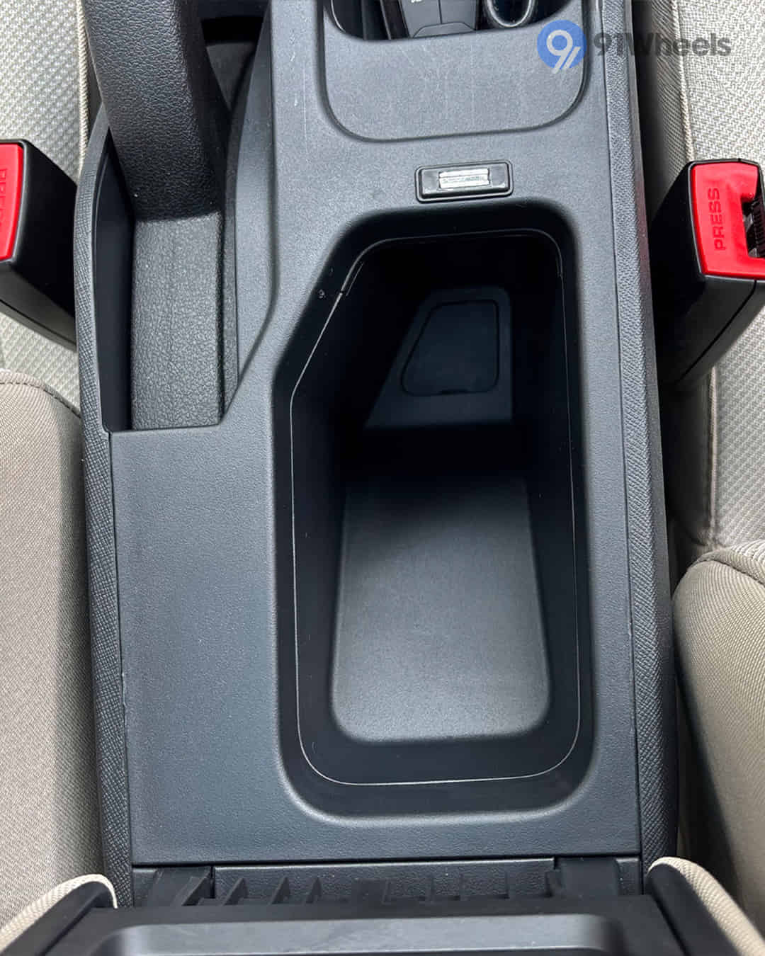 Front Centre Arm Rest Storage