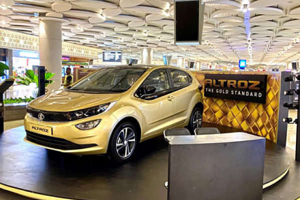 Tata Altroz 2020-2025 Left Front Three Quarter
