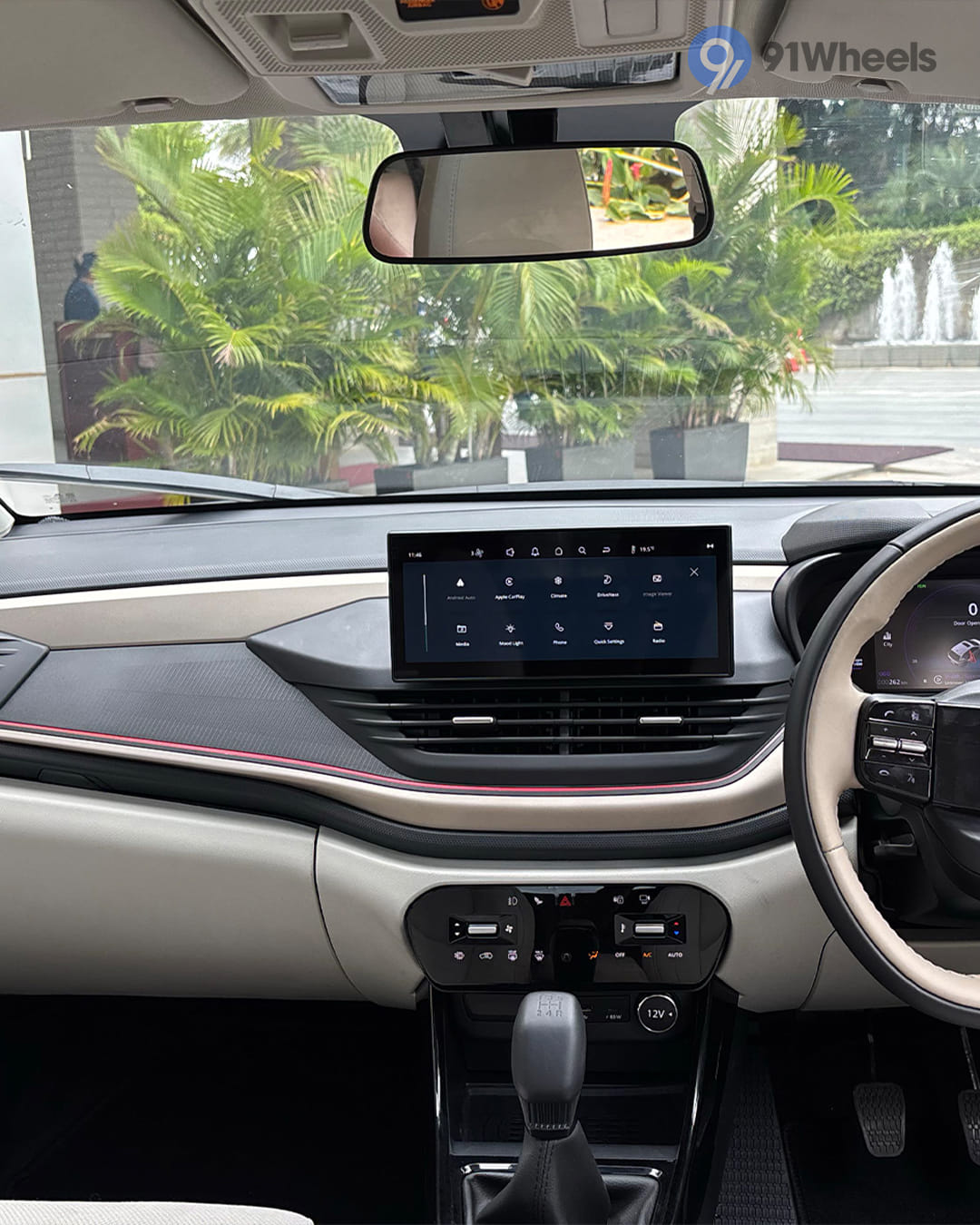 Dashboard & Front Cabin - 3