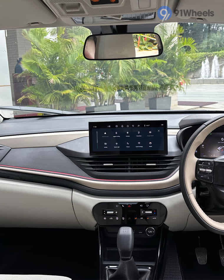 Dashboard & Front Cabin - 3