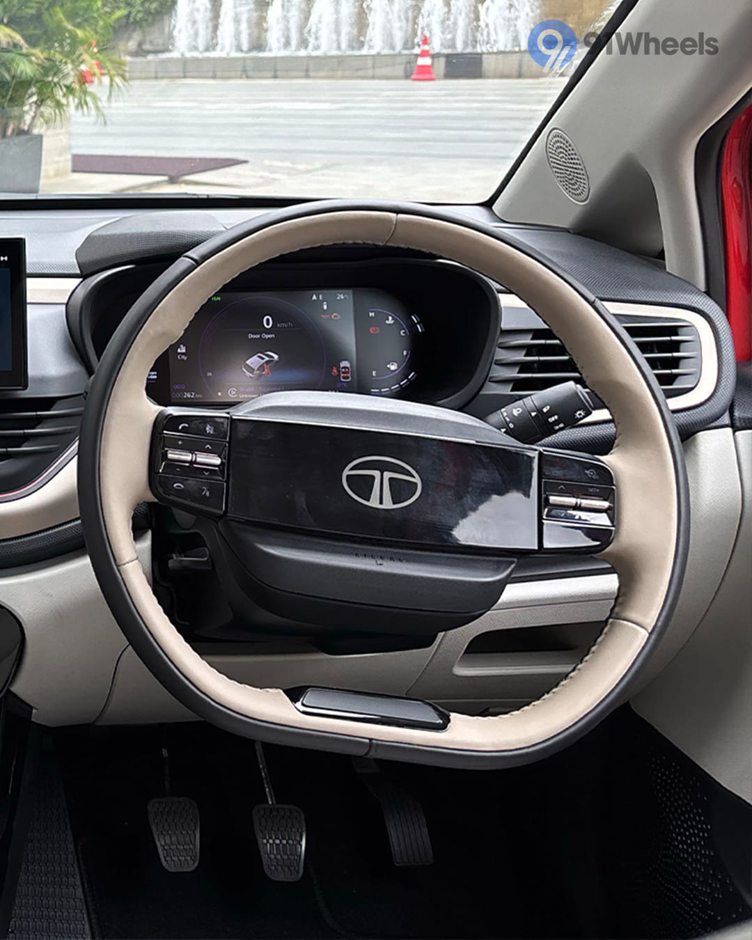 Dashboard & Front Cabin - 5