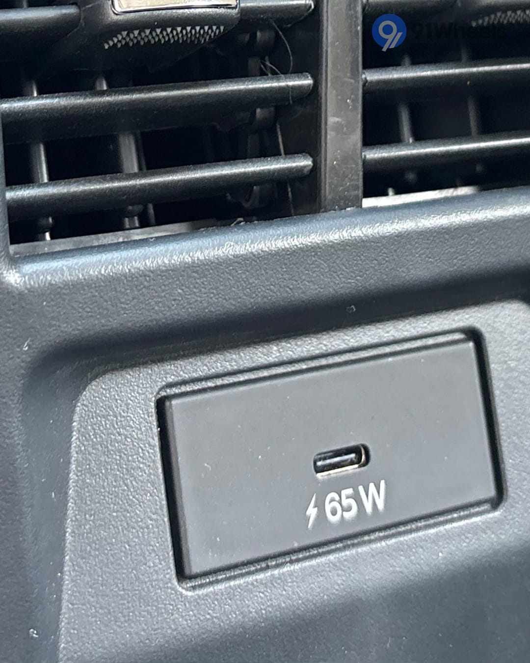 Infotainment & Charging - 4