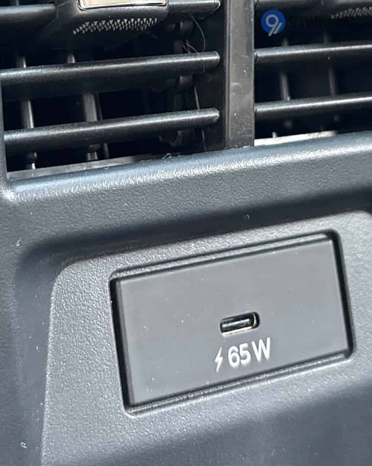 Infotainment & Charging - 4