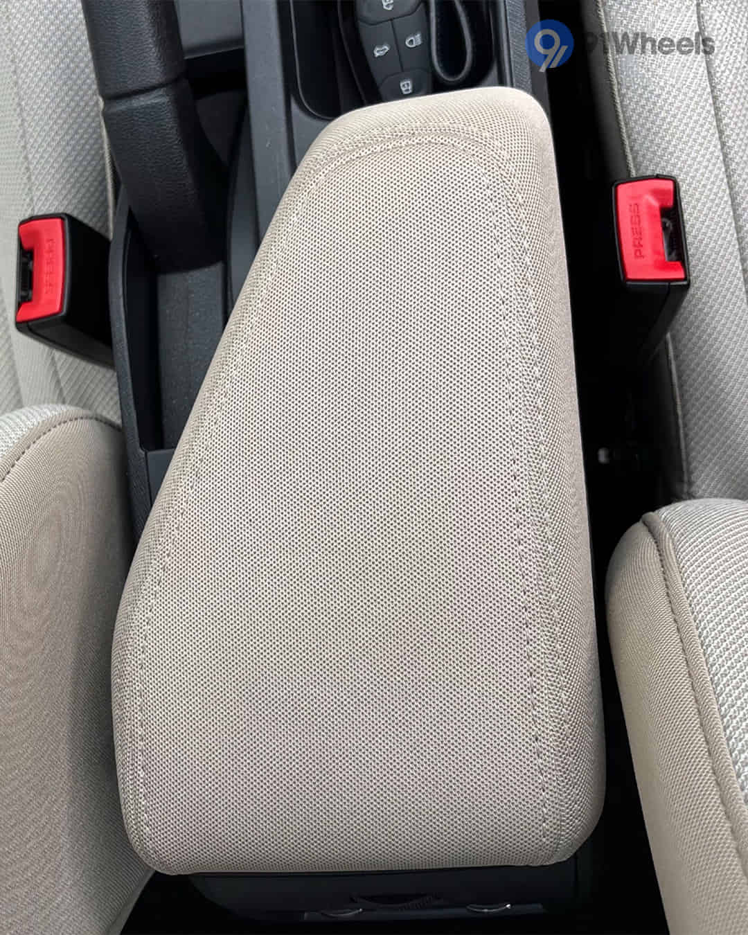 Front Centre Arm Rest