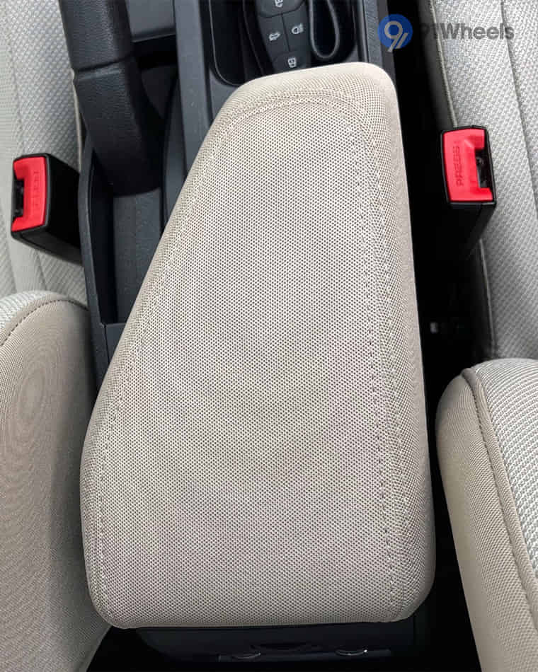 Dashboard & Front Cabin - 11