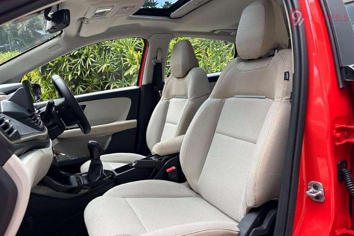 Tata Altroz Front Row Seats