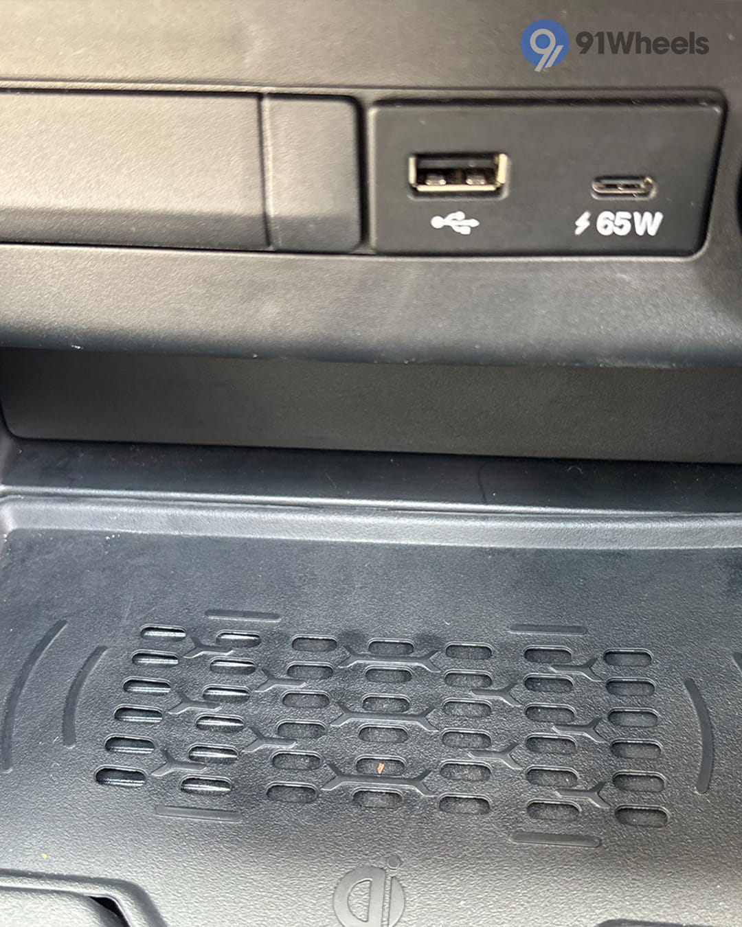 Dashboard & Front Cabin - 9