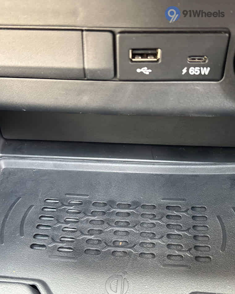 Dashboard & Front Cabin - 9