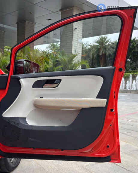 Altroz Driver Side Door Pad