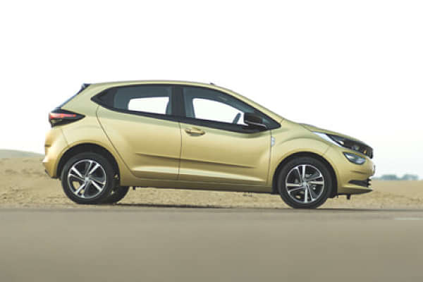 Tata Altroz 2020-2025 Right Side View