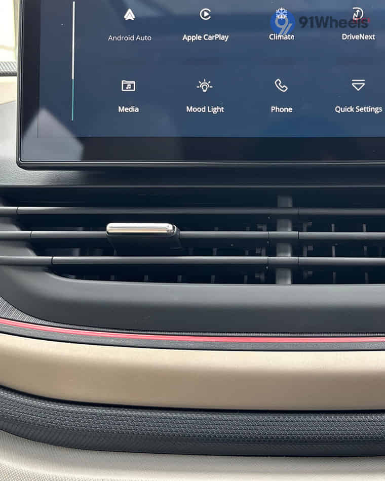 Dashboard & Front Cabin - 4