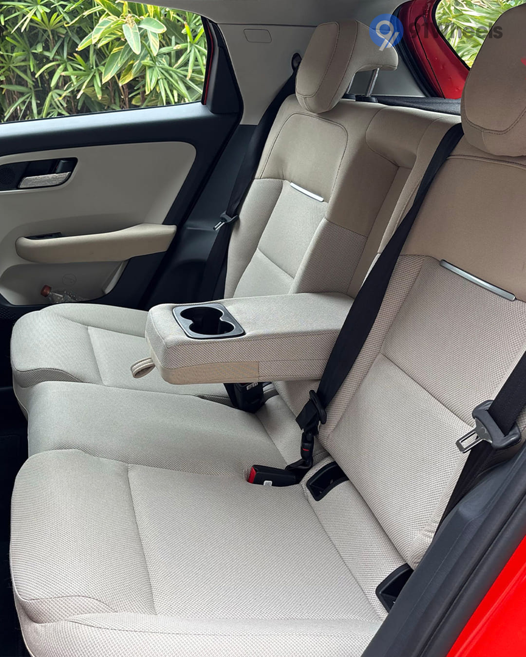 Seats & Cabin Comfort - 4