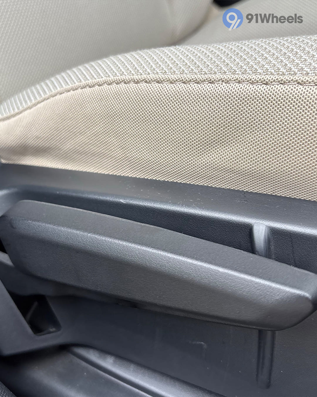 Seats & Cabin Comfort - 10