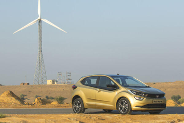 Tata Altroz 2020-2025 Driving Shot