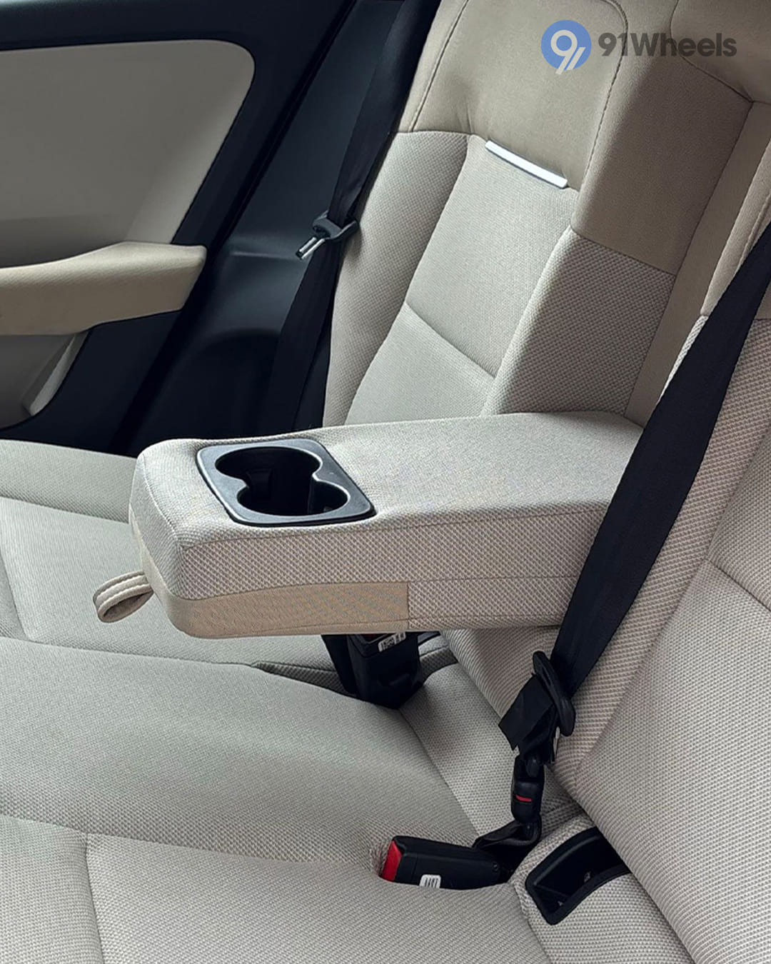 Seats & Cabin Comfort - 8