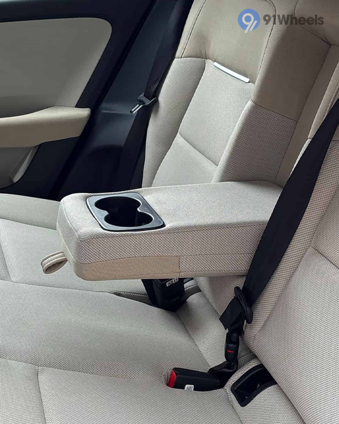 Rear Centre Arm Rest