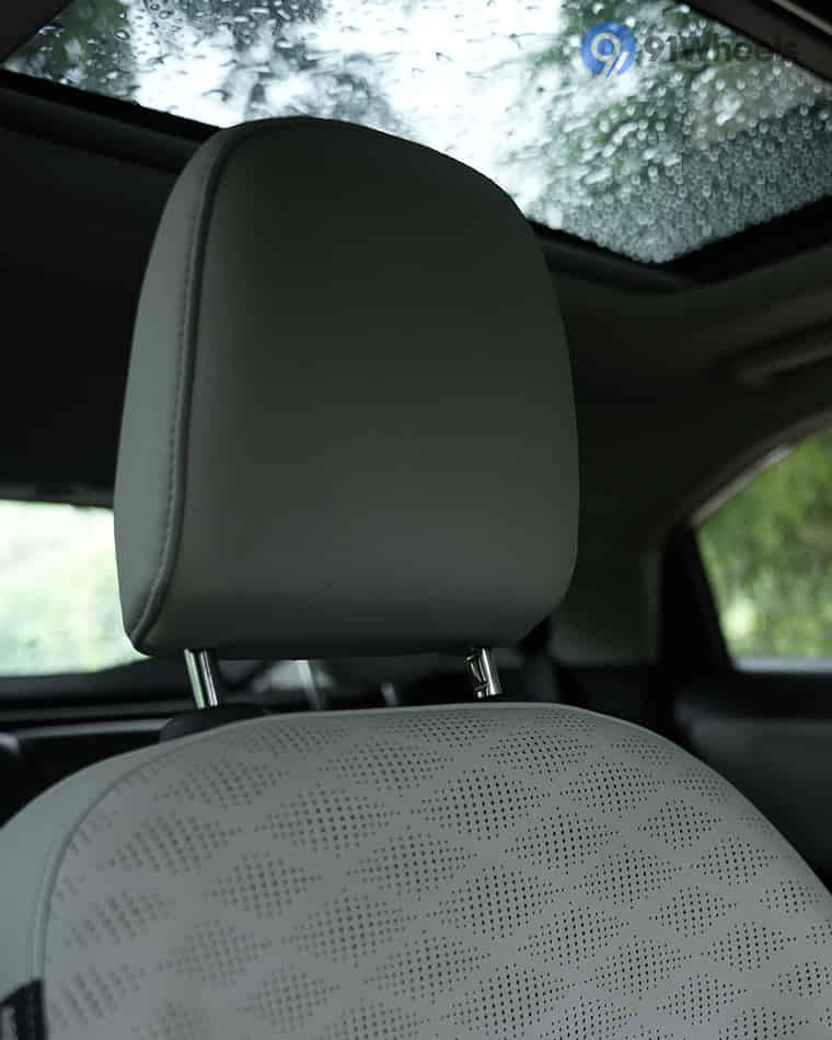 Seats & Cabin Comfort - 4