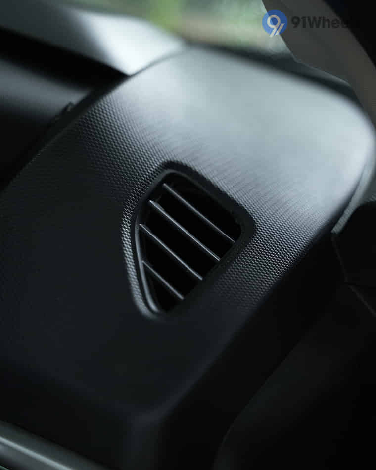 Infotainment & Charging - 3