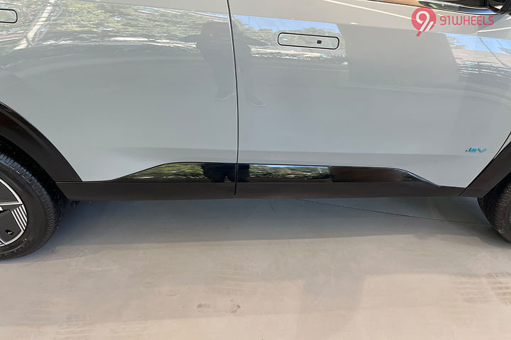 Tata Curvv EV Foot Board