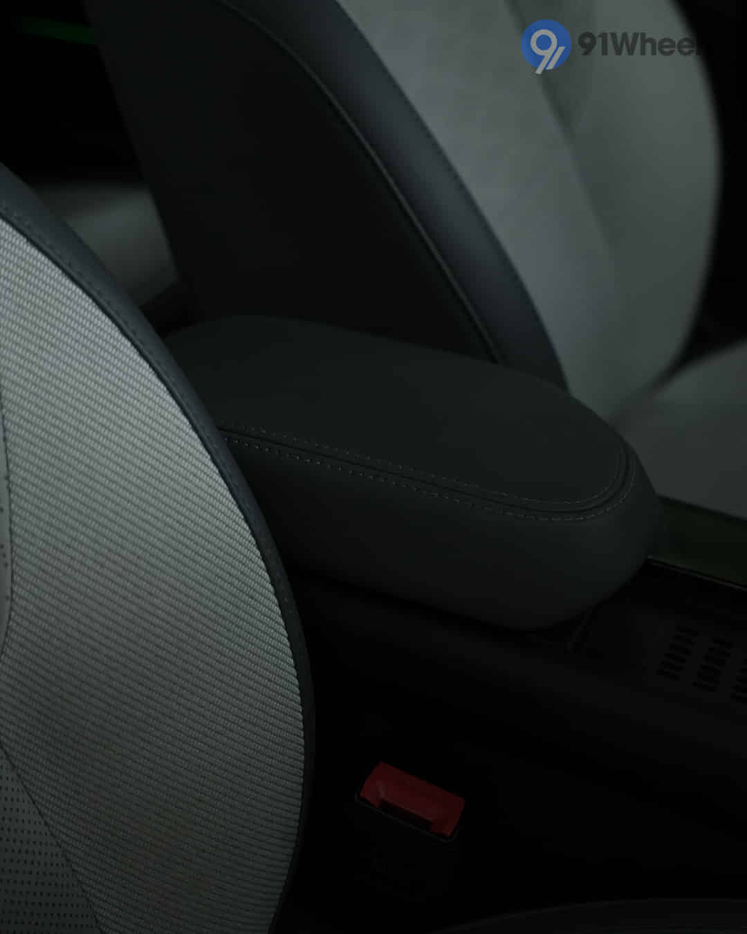 Front Centre Arm Rest