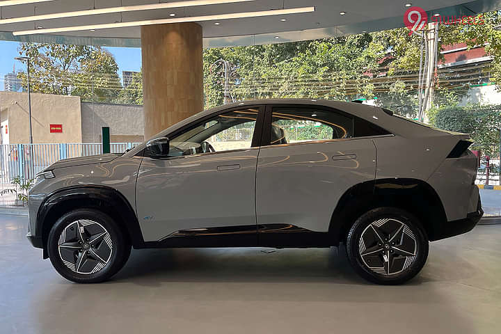 Tata Curvv EV Right Side View