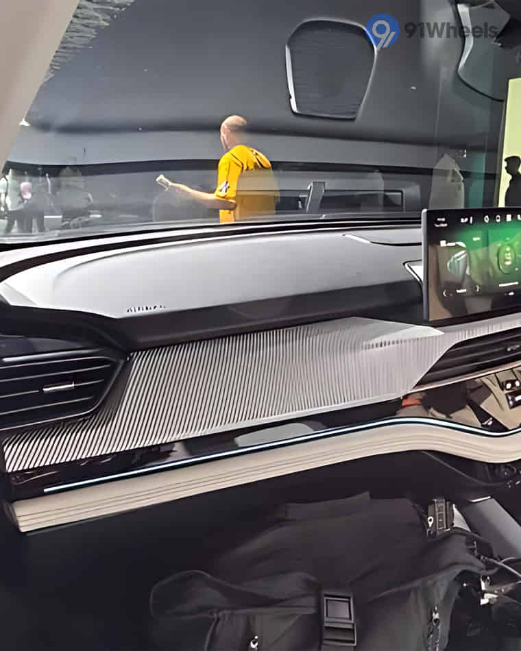 Infotainment & Charging - 2