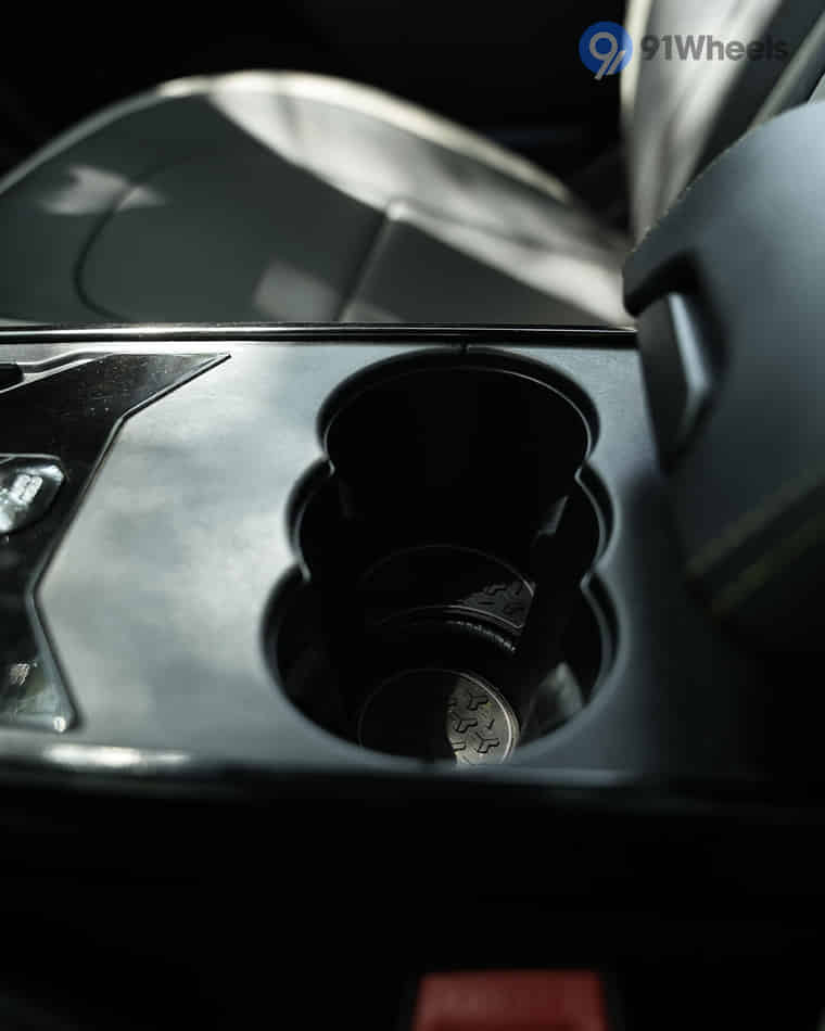 Dashboard & Front Cabin - 11 Dashboard & Front Cabin - 11