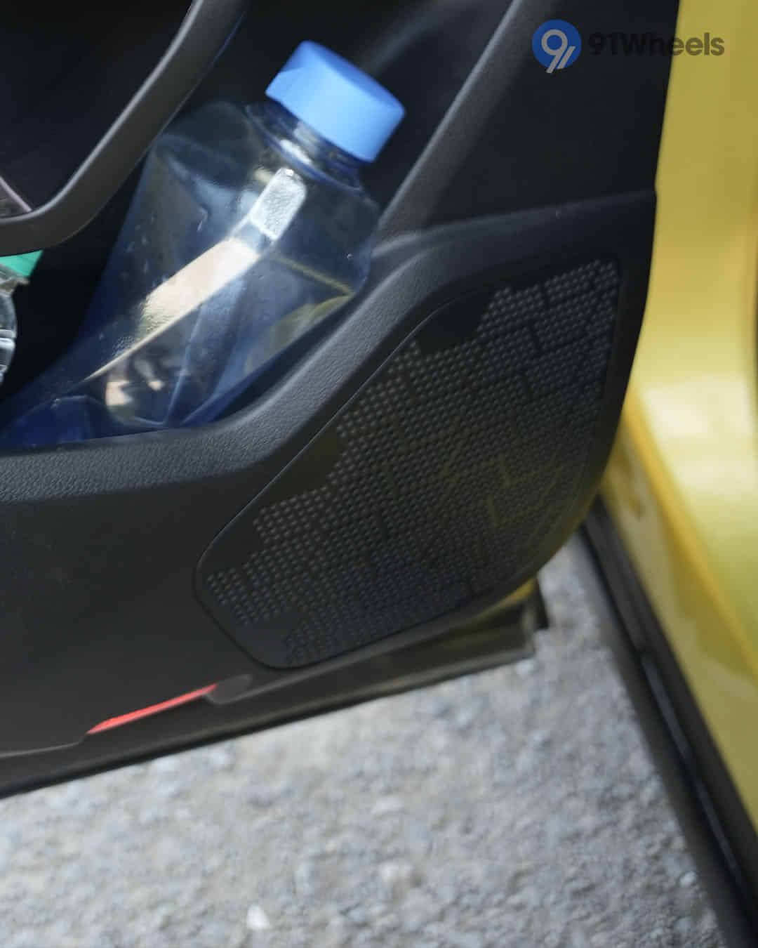 Rear Speakers Rear Speakers