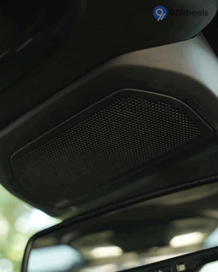 Dashboard & Front Cabin - 17 Dashboard & Front Cabin - 17