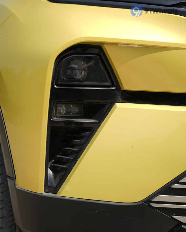 Headlights & Tail-lights - 3 Headlights & Tail-lights - 3