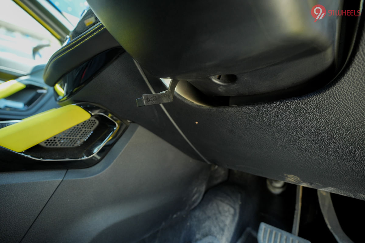 Tata Harrier Steering Adjustment Lever/Controller