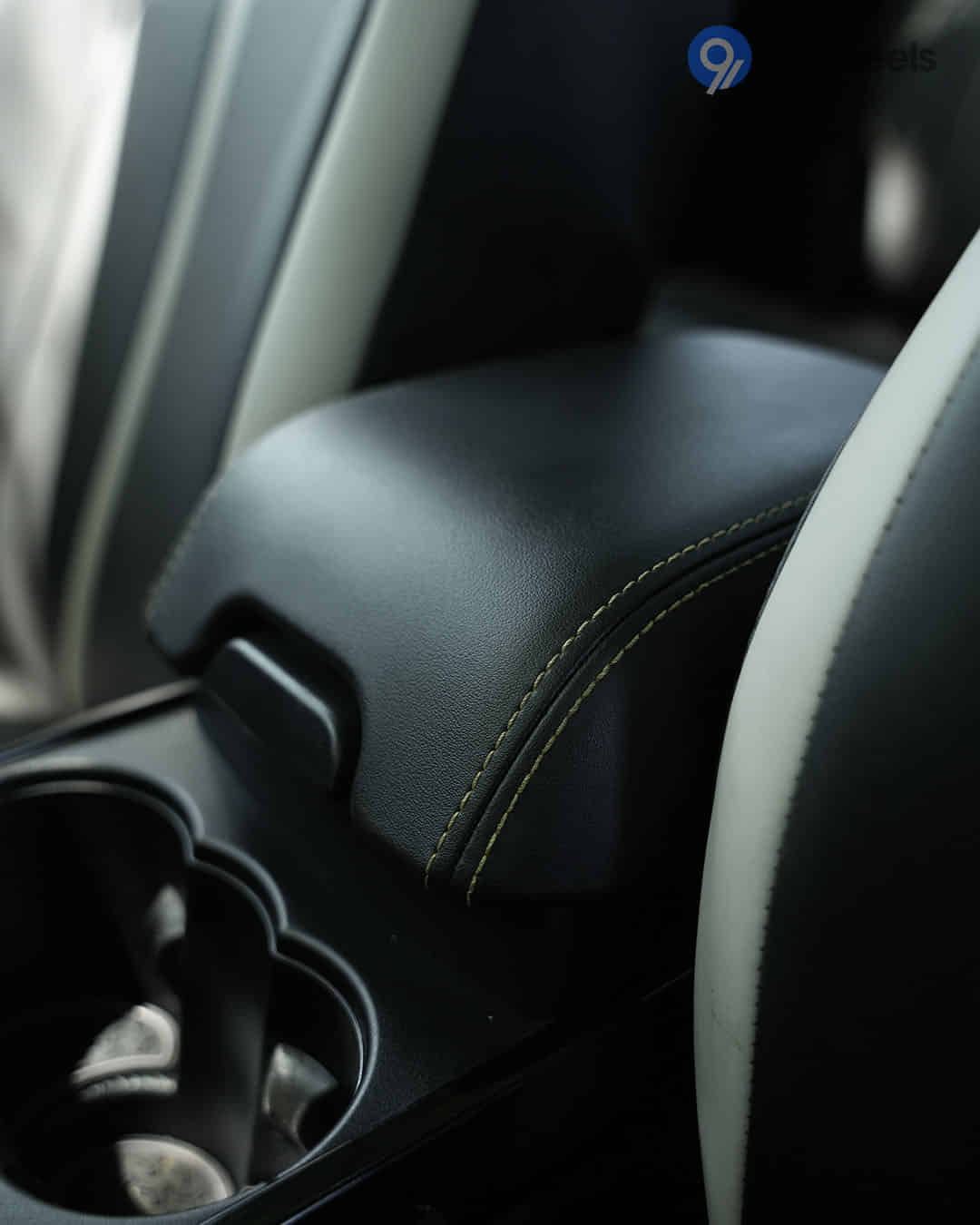 Front Centre Arm Rest Front Centre Arm Rest